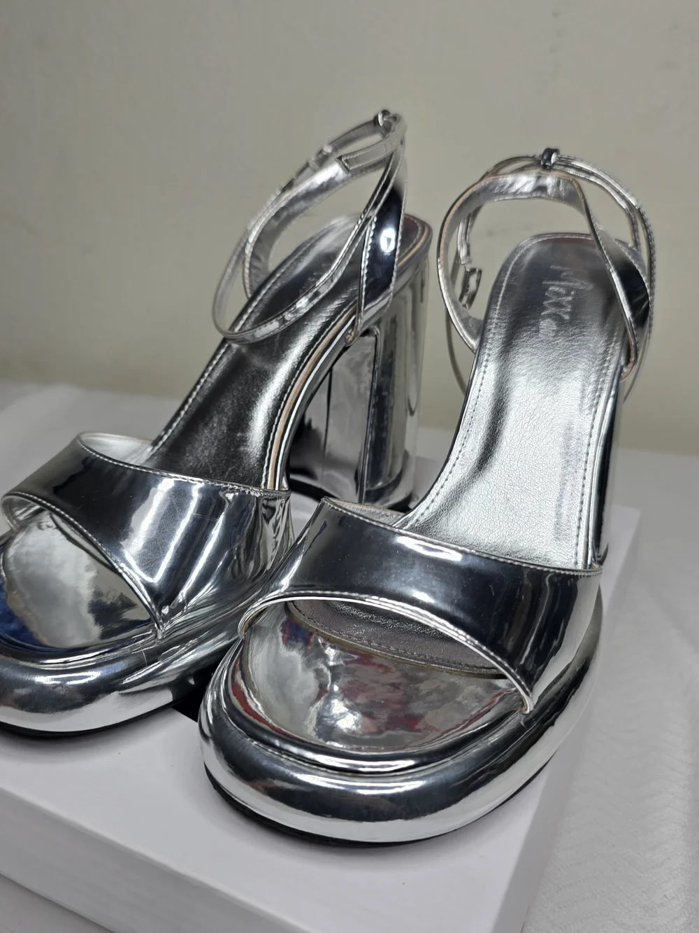Mix No. 6 Silver Metallic Block Heel Sandals – Women's Size 10